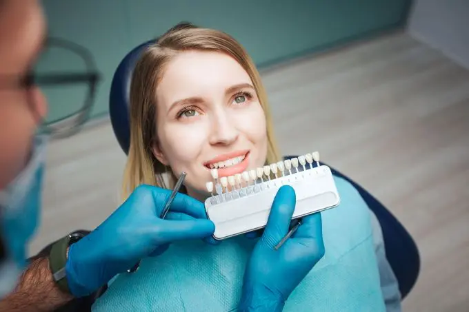 Quem pode usar lente de contato dental