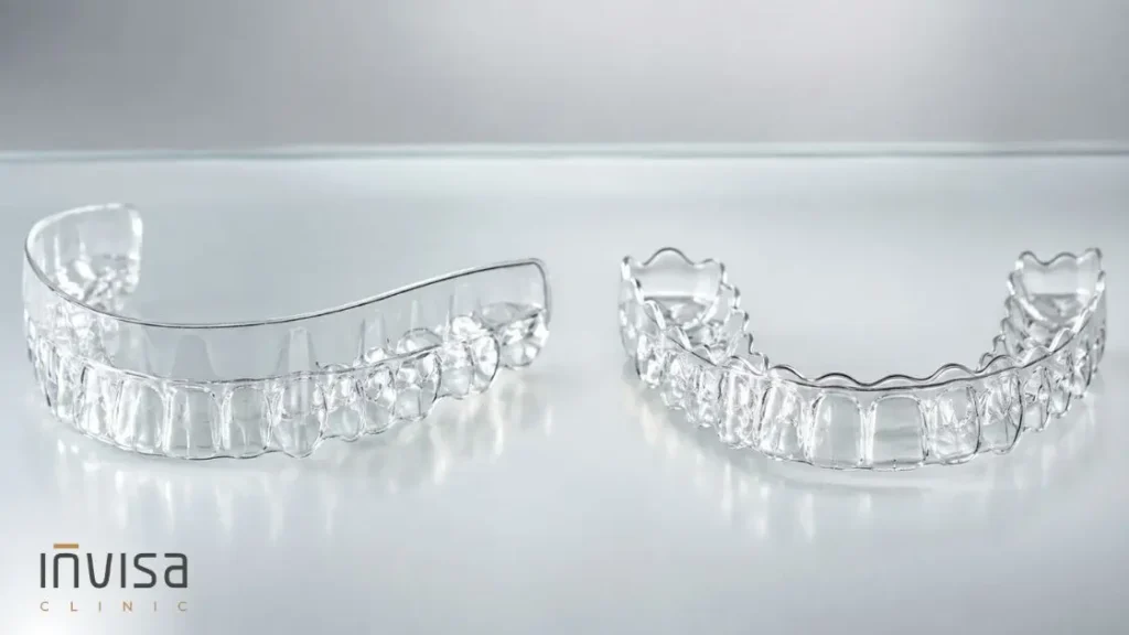 ClearCorrect e Invisalign: entenda a diferença biomecânica que decide o resultado
